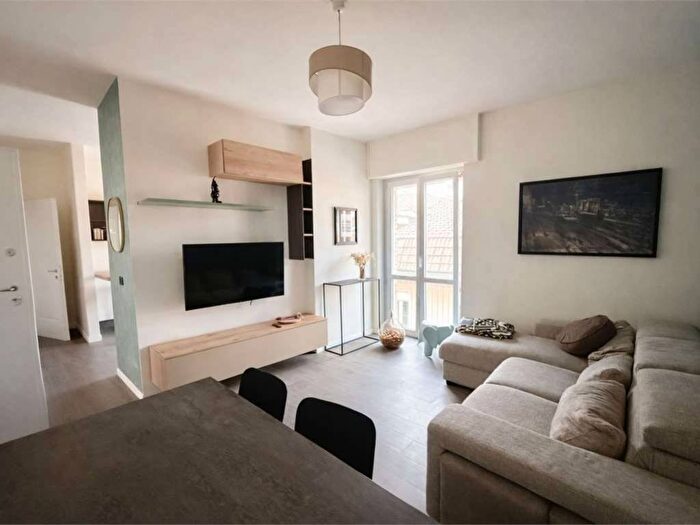 Appartamento trilocale in affitto in Via ruga del Marozzo, Centro, Sesto Calende