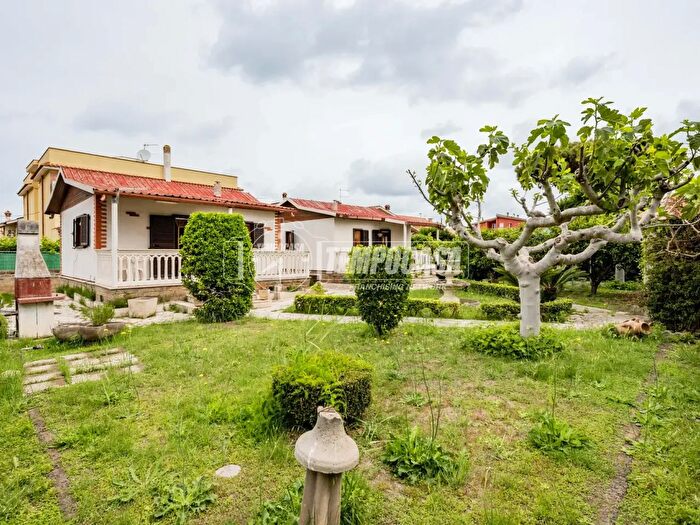 Casa con 6 locali in vendita in Via Valledoria, Fiumicino