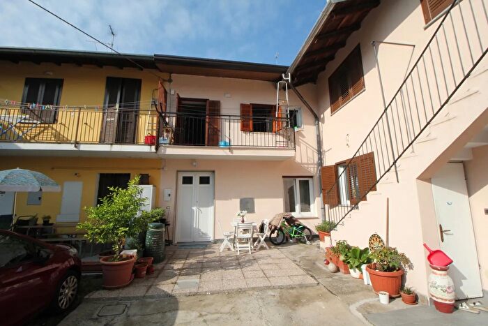 Appartamento trilocale in vendita in Via Giuseppe Garibaldi, San Giorgio Su Legnano