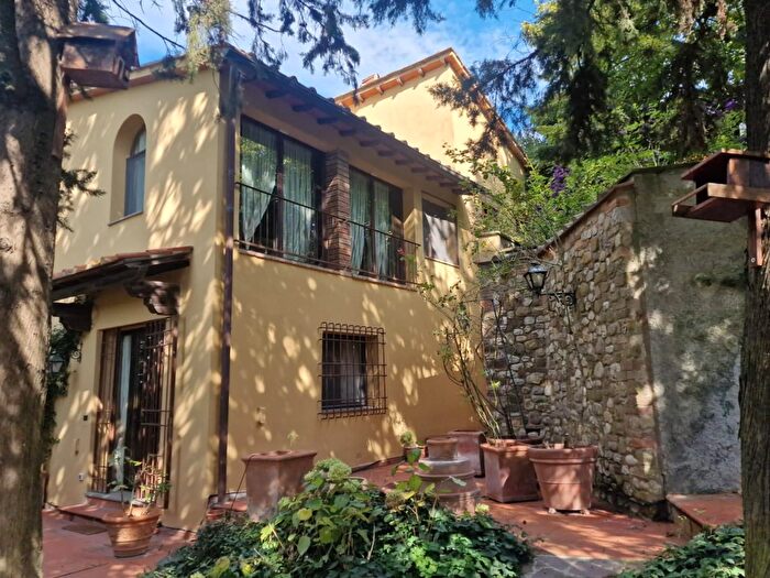 Casa con 9 locali in vendita in Montespertoli