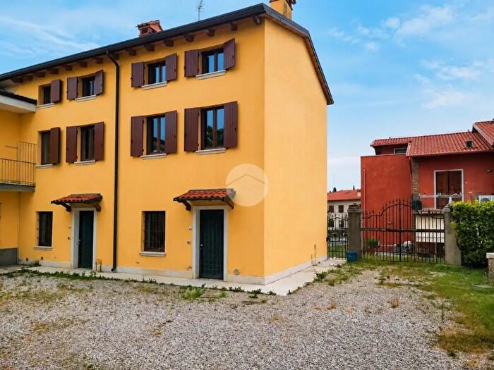 Casa trilocale in vendita in Via Dosso, Castelnuovo Del Garda