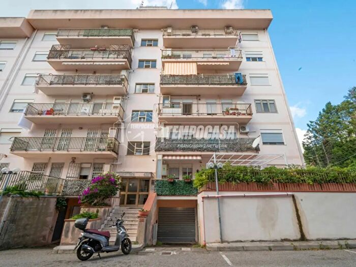 Appartamento quadrilocale in vendita in Via Curcuruto Viale Giostra, Messina