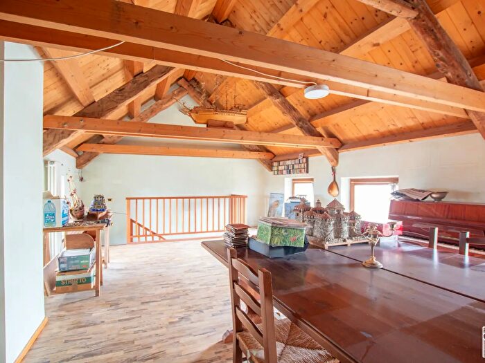 Casa con 9 locali in vendita in Borgo Valbelluna