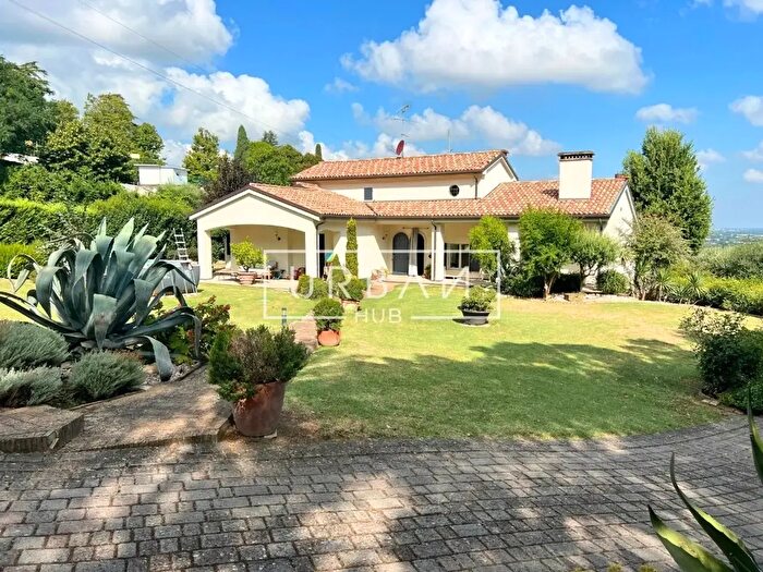 Casa con 11 locali in vendita in Via Giovanni XXIII, Longiano