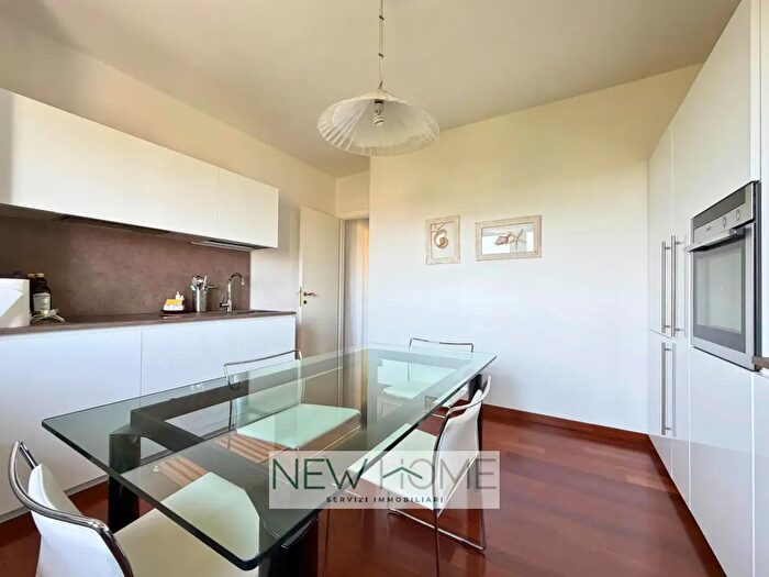 Appartamento trilocale in vendita in Via Cesena, Verona