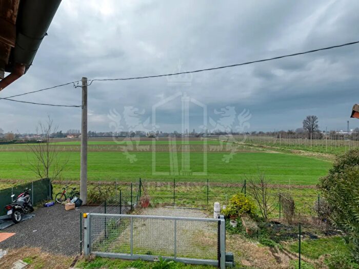 Appartamento trilocale in vendita in Via Ferrarese, Bologna