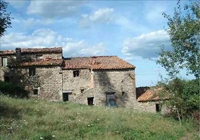 Casa con 6 locali in vendita in Apecchio