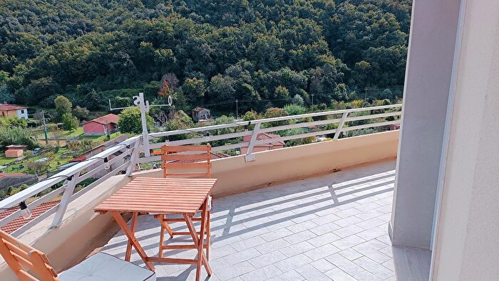 Appartamento con 8 locali in vendita in Via Ameglia, Arcola