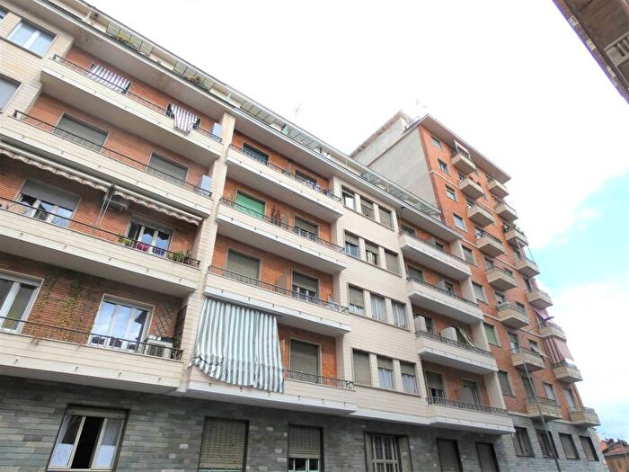 Appartamento trilocale in affitto in Via Aosta, Aurora, Torino