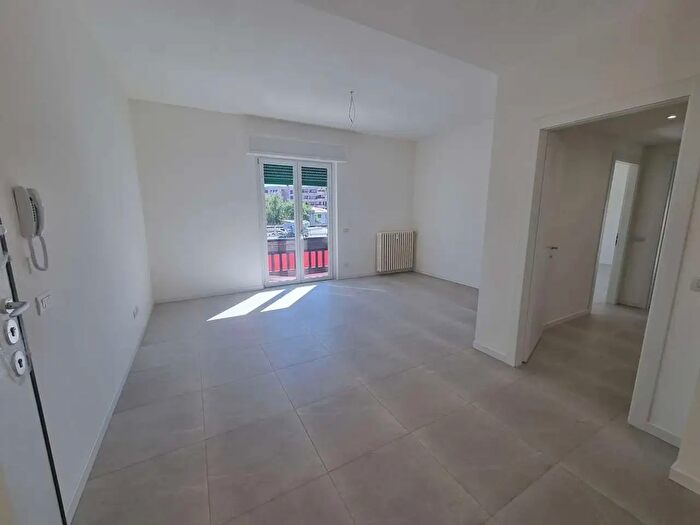 Appartamento trilocale in vendita in Via Varese, Saronno
