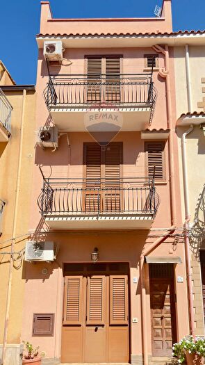 Casa quadrilocale in vendita in Via Francesco Crispi, Balestrate