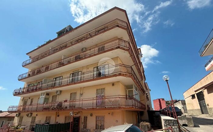 Appartamento quadrilocale in vendita in Via Beniamino Segrè, Napoli