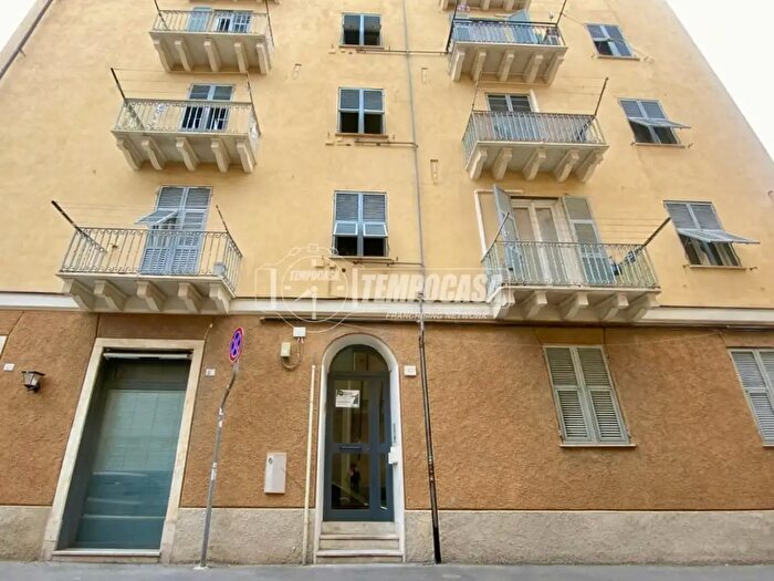 Appartamento trilocale in vendita in Via Vado, Genova