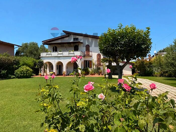 Casa con 5 locali in vendita in Roma