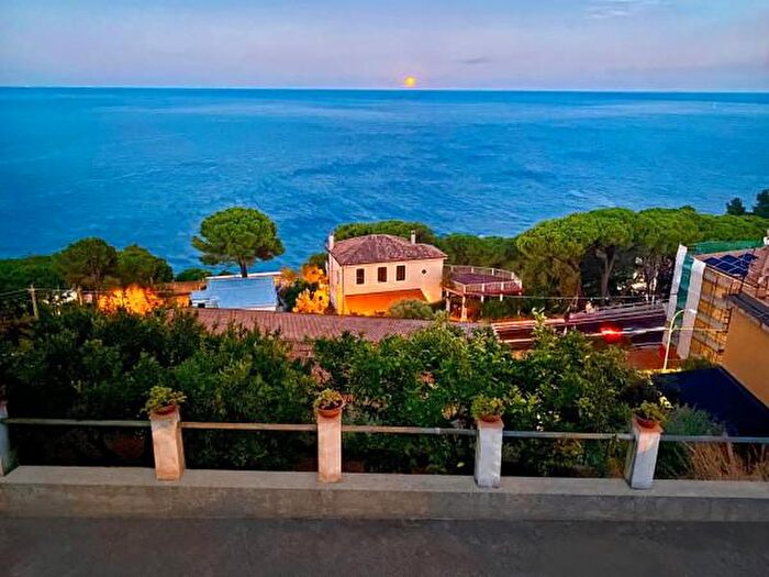 Appartamento trilocale in affitto in Località Copanello, Staletti