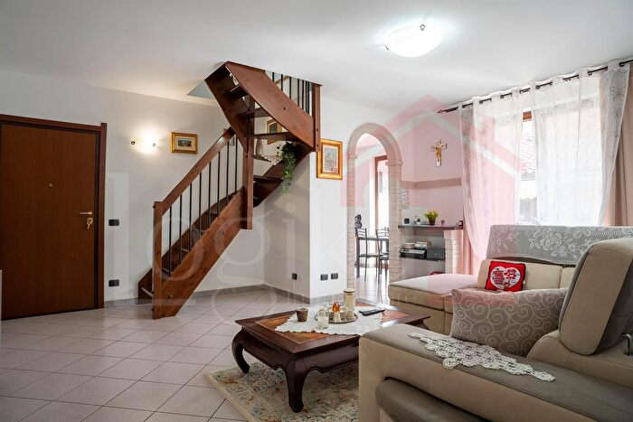 Appartamento bilocale in vendita in Via Volta, Bornasco