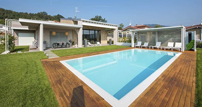 Casa con 8 locali in vendita in Forte Dei Marmi