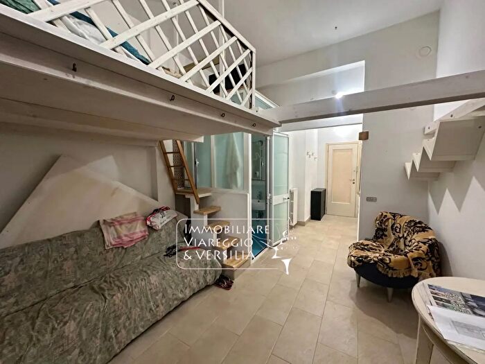 Appartamento bilocale in vendita in Via Leopardi, Viareggio