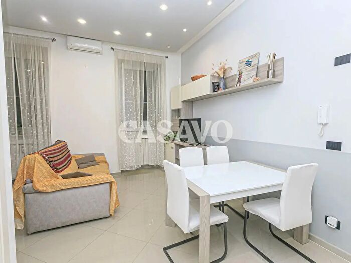 Appartamento trilocale in vendita in Via Parma, Genova