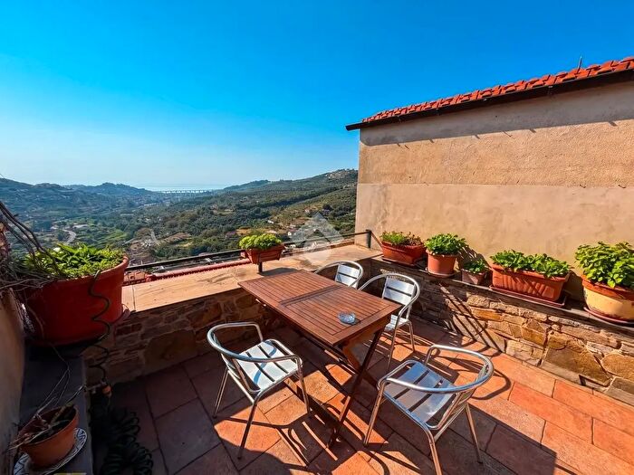 Casa trilocale in vendita in Via Prevosto, Imperia