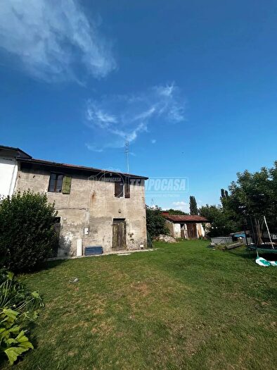 Casa con 8 locali in vendita in Via Canne, Argenta