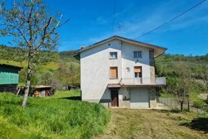 Casa bilocale in vendita in Frazione Ossensio Zavattarello, Zavattarello
