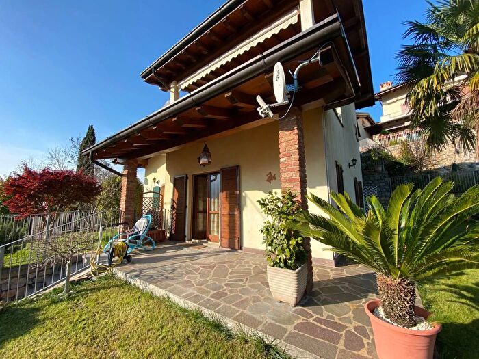 Appartamento bilocale in vendita in Strada Zocco Bianzano, Bianzano