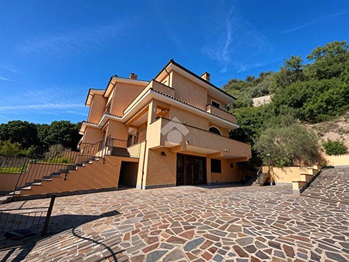 Casa bilocale in vendita in Via Meleta, Casperia