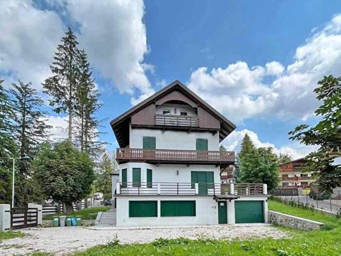 Casa con 6 locali in affitto in Via Cantore, Centro, Cortina dAmpezzo