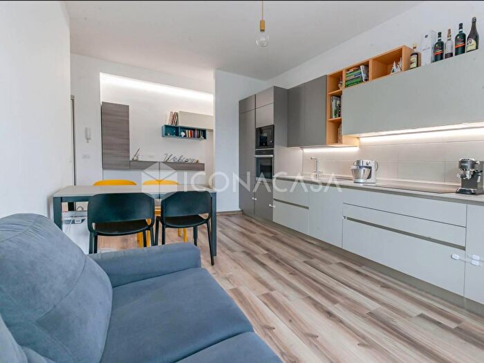 Appartamento trilocale in vendita in Via Valassina, Milano