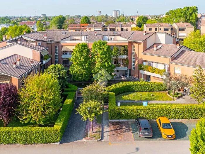 Appartamento quadrilocale in vendita in Via Val dEnza, SantIlario DEnza