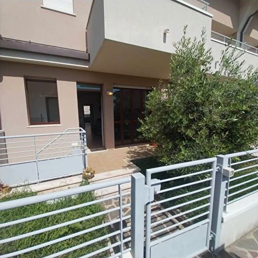 Appartamento trilocale in vendita in Via del Tiglio Saludecio, Saludecio