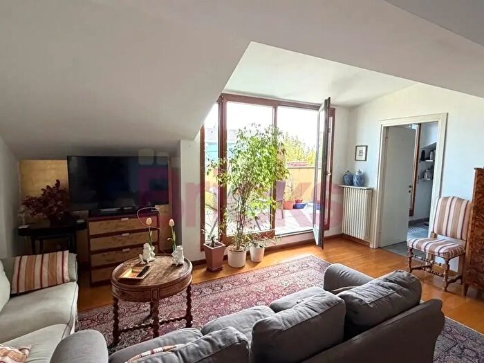 Appartamento trilocale in affitto in Via Vincenzo Foppa, Milano