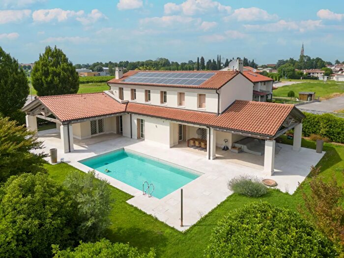 Casa con 12 locali in vendita in Vazzola