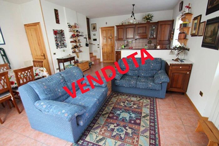 Casa quadrilocale in vendita in Via Cacciatori delle Alpi, Novate Mezzola