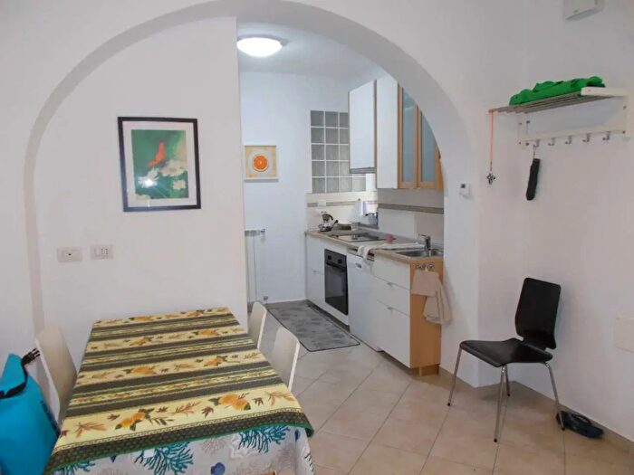 Appartamento trilocale in affitto in Varazze