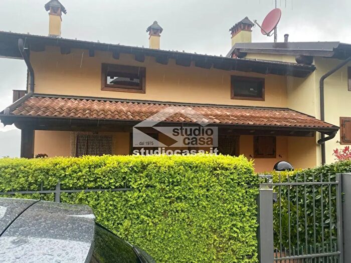 Appartamento bilocale in vendita in Via Monte Alben, Costa Di Serina