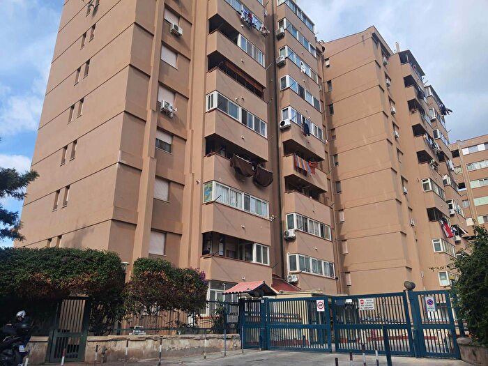 Appartamento trilocale in vendita in Via Felicia Impastato, Palermo