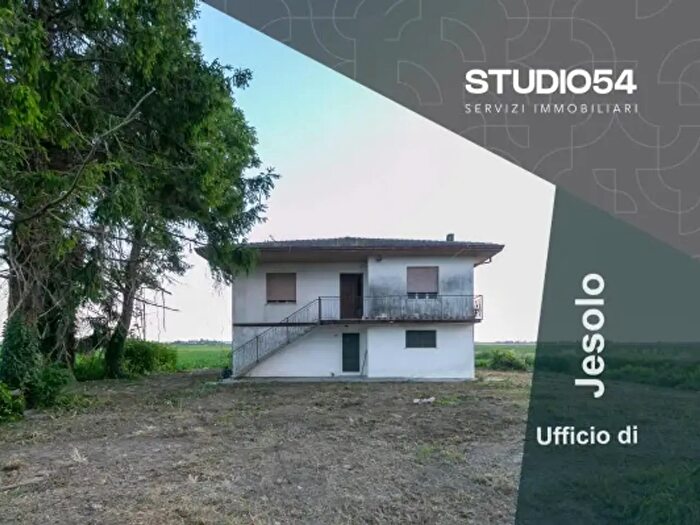 Casa quadrilocale in vendita in Via Niccolò Tommaseo, Eraclea