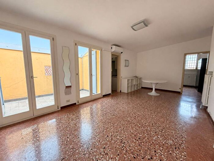 Appartamento bilocale in affitto in Via Nosadella, Saragozza dentro le Mura, Bologna