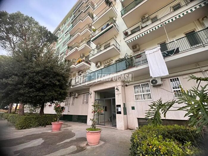 Appartamento trilocale in vendita in Via Lieti a Capodimonte C, Napoli