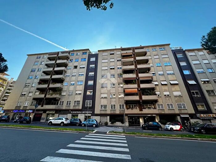 Appartamento quadrilocale in affitto in Cesare Pavese, Roma