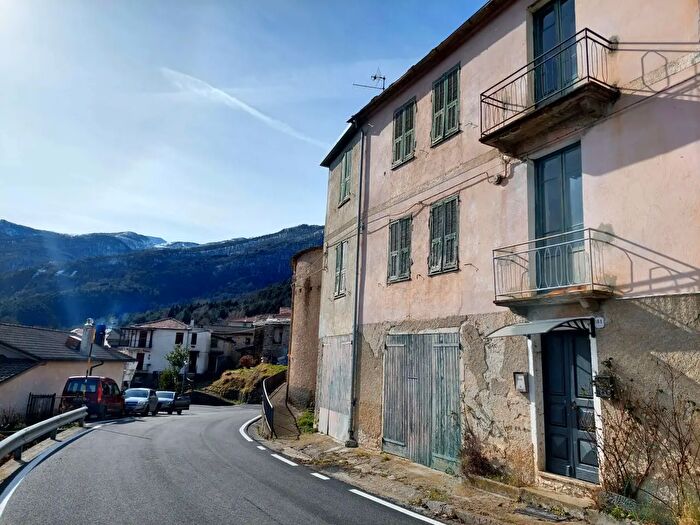 Casa con 10 locali in vendita in Via San Bernardoo, Mendatica