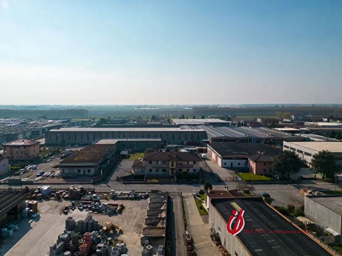 Appartamento con 10 locali in vendita in Via Libero Grassi, Isola Della Scala