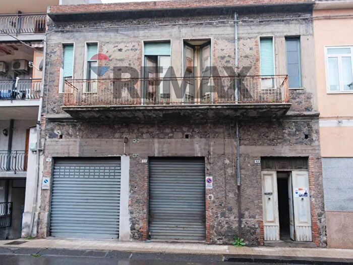Casa con 8 locali in vendita in Via Principe di Piemonte, Fiumefreddo Di Sicilia