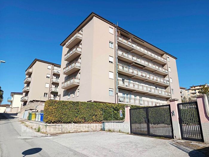 Appartamento trilocale in affitto in Via Monte Velino, Santa Barbara San Sisto, LAquila