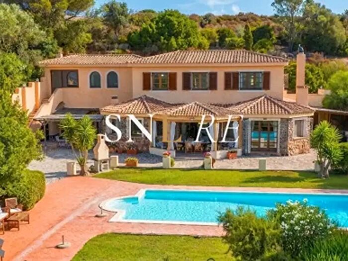 Casa con 6 locali in vendita in Via Catalogna, Alghero