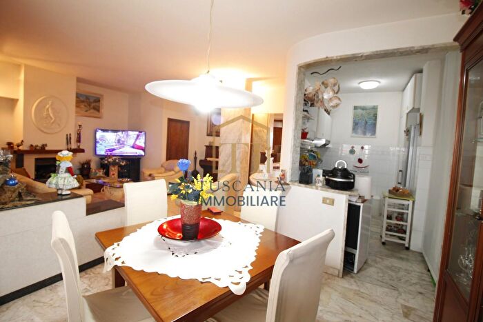 Appartamento con 5 locali in vendita in Colle Di Val DElsa