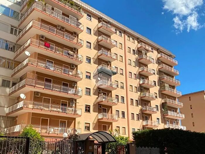 Appartamento quadrilocale in vendita in Via Giorgio dAntiochia, Palermo