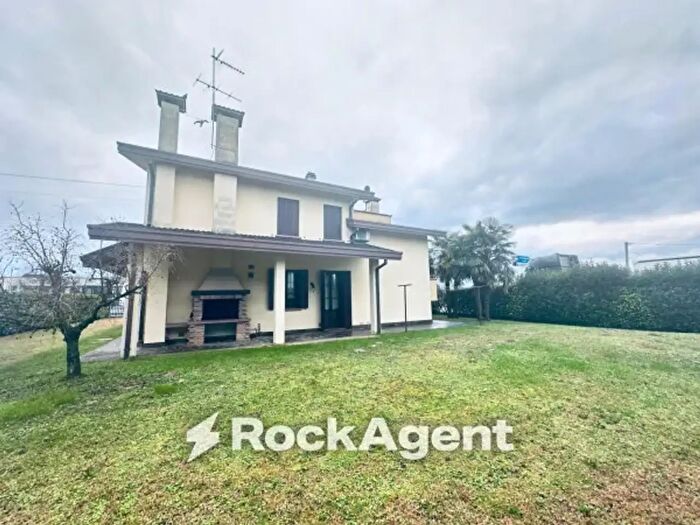 Casa con 6 locali in vendita in Via Strada, Fiesso D'Artico